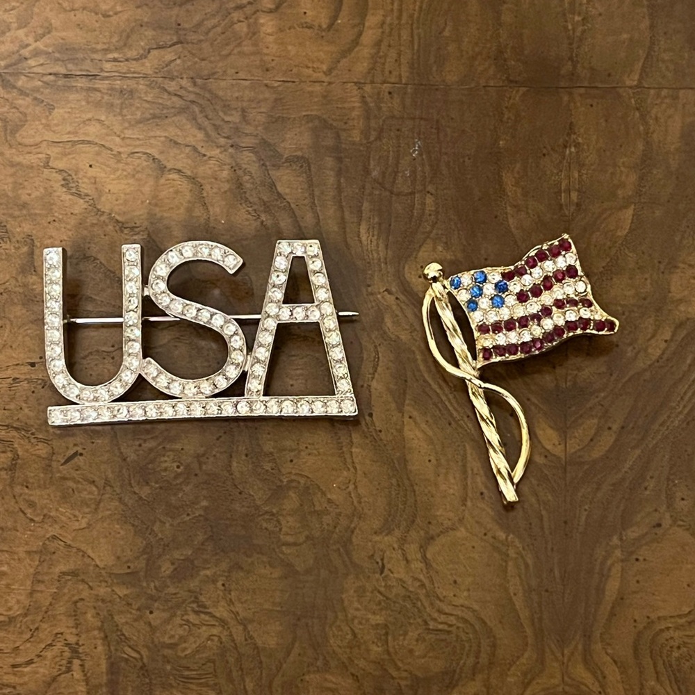 Vintage USA and American Flag pins.